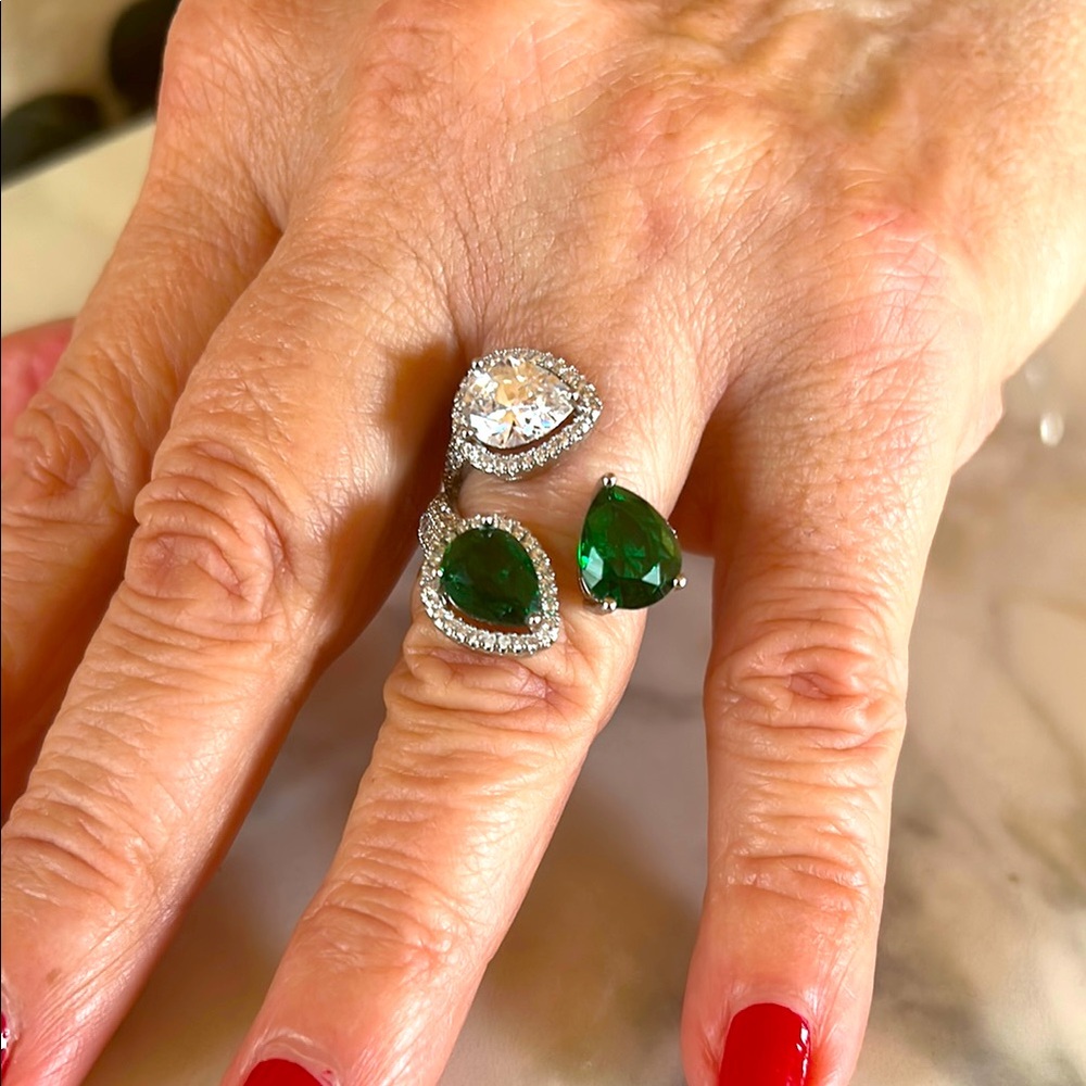 Elegant Green and Silver Teardrop Ring